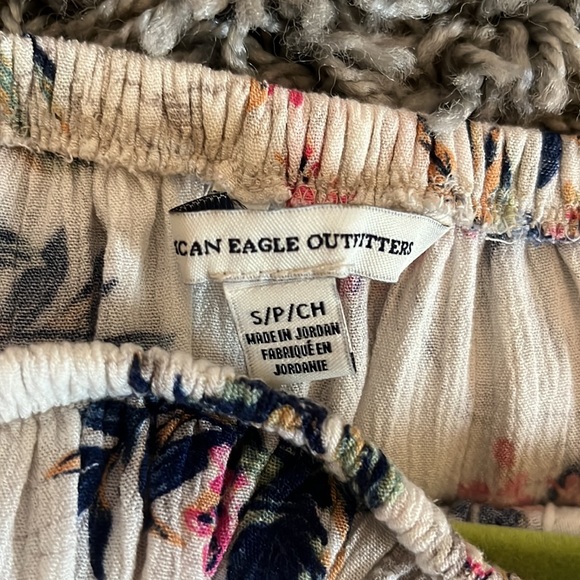 American Eagle Flowery Top - Picture 2 of 2